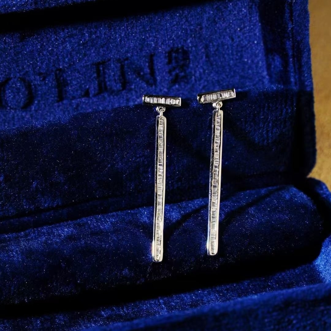 14k Gold 0.42 Ct Natural H Diamond Earrings: Ref:230999207 // gold content:14k gold // main gemstone:diamond // shape:baguette // carat weight:0. 42ct // clarity grade:vs-si // color:h // treatment:natural // Condition: NewLow Estimate:
