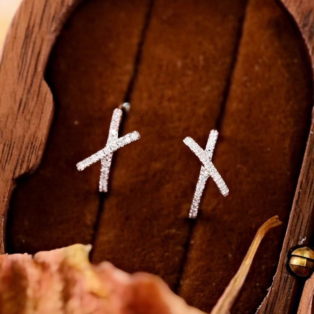 14k Gold 0.2 Ct Natural H Diamond Earrings: Ref:230999208 // gold content:14k gold // main gemstone:diamond // shape:round // carat weight:0. 2ct // clarity grade:vs-si // color:h // treatment:natural // cut grade:g // Condition: NewLow