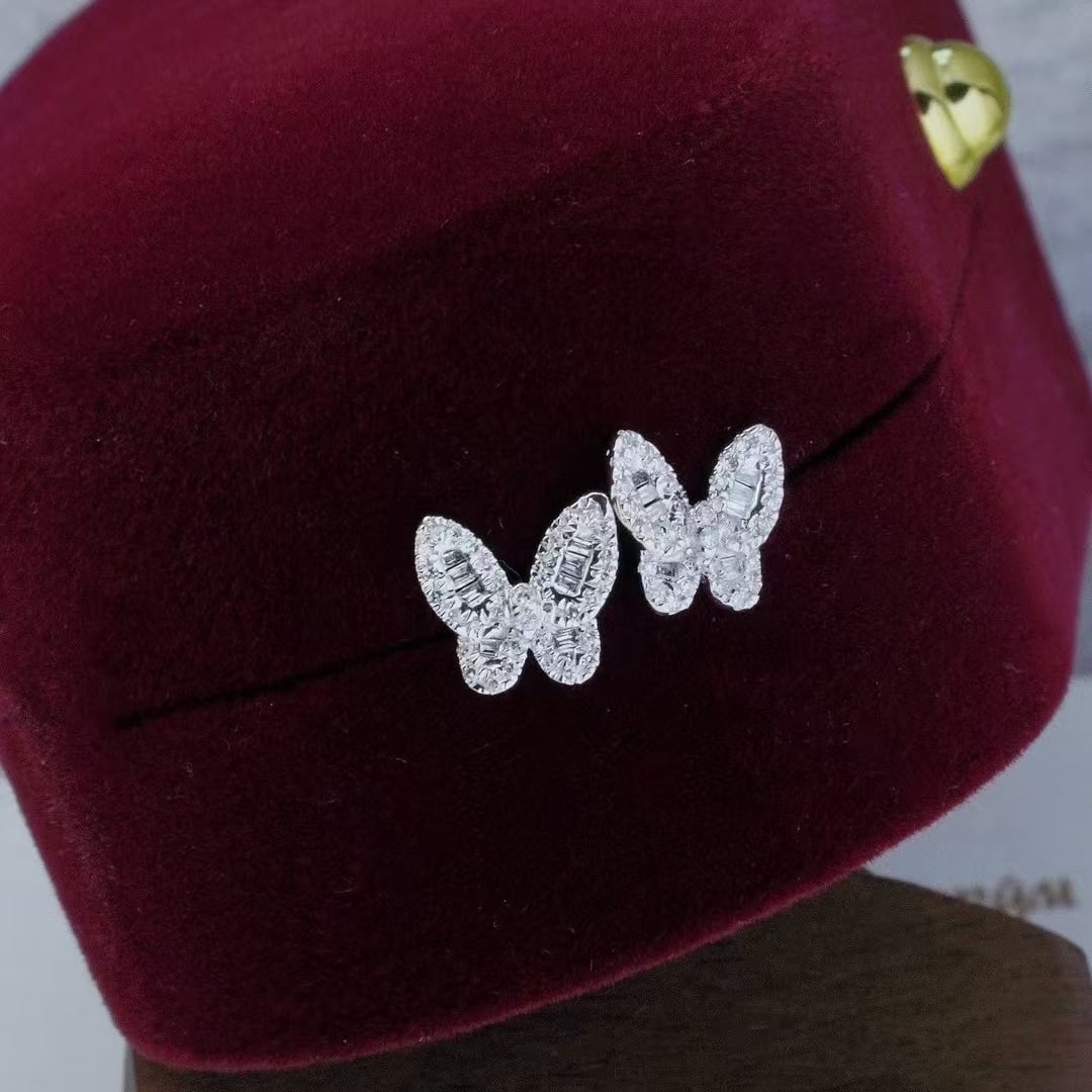 14k Gold 0.26 Ct Natural H Diamond Earrings: Ref:230999218 // gold content:14k gold // main gemstone:diamond // shape:multiply // carat weight:0. 26ct // clarity grade:vs-si // color:h // treatment:natural // Condition: NewLow Estimate: