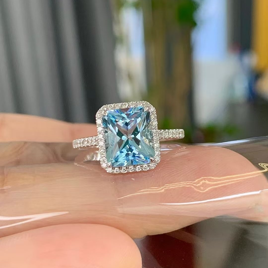 14k Gold 2.58 Ctw Natural Aquamarine & Diamond Ring: Ref:230999230 // gold content:14k gold // ring size:7. 25us // // main gemstone:aquamarine // shape:octagonal // carat weight:2. 35ct // color:santa maria color // treatment:natural // // adjacent