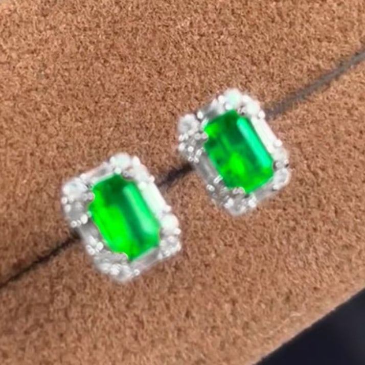 14k Gold 1.1 Ct Vivid Green Natural Emerald & Diamond Earrings: Ref:230999233 // gold content:14k gold // main gemstone:emerald // shape:octagonal // carat weight:1. 1ct // color:vivid green // treatment:natural // // adjacent gemstone 2 : diamond //