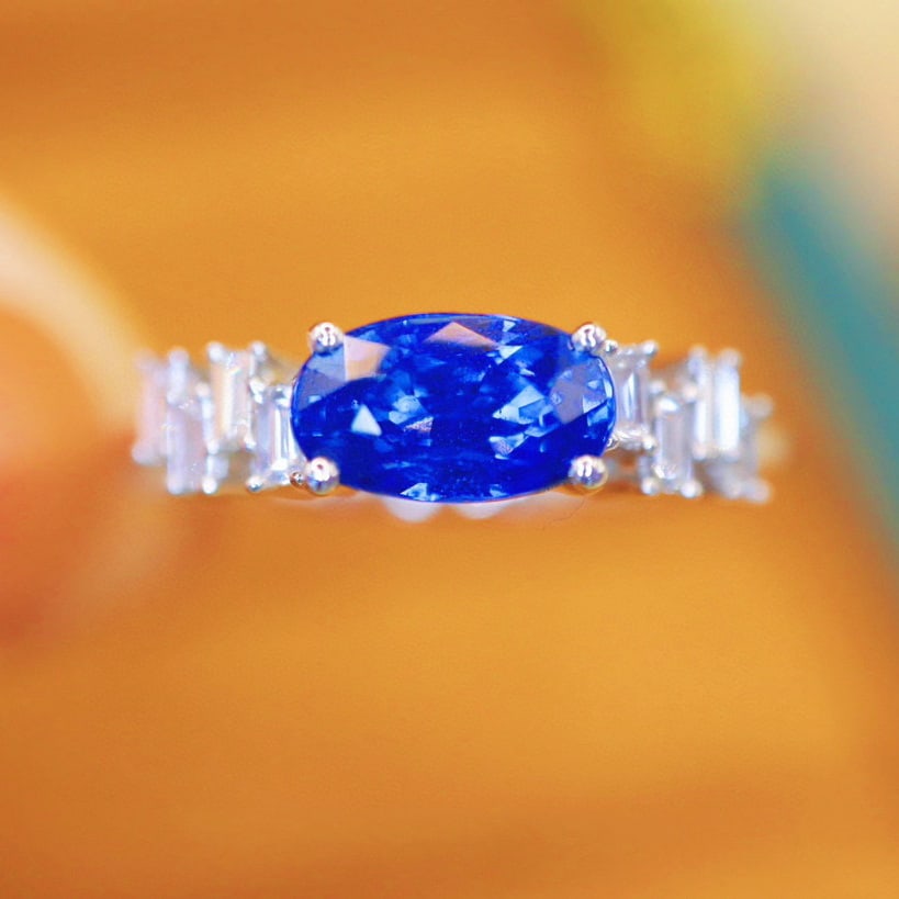 14k Gold 1.56 Ctw Natural Sapphire & Diamond Ring: Ref:230999247 // gold content:14k gold // ring size:7. 25us // // main gemstone:sapphire // shape:oval // carat weight:1. 35ct // color:royal blue // treatment:natural // // adjacent gemstone 2 :