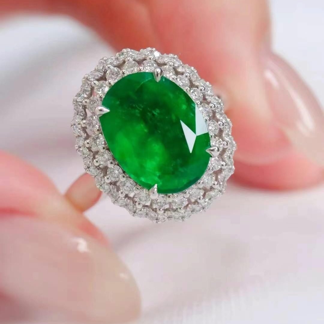 14k Gold 2.67 Ctw Vivid Green Natural Emerald & Diamond Ring/pendant( Without Chain ): Ref:230999255 // gold content:14k gold // ring size:7. 25us // // main gemstone:emerald // shape:oval // carat weight:2. 25ct // color:vivid green // treatment:natural // // adjacent gemstone 2 :