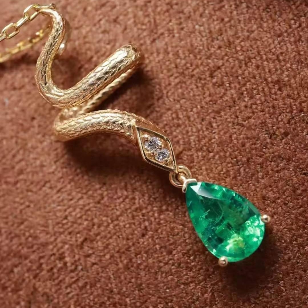 14k Gold 0.95 Ctw Vivid Green Natural Emerald & Diamond Pendant( Without Chain ): Ref:230999260 // gold content:14k gold // main gemstone:emerald // shape:pear // carat weight:0. 93ct // color:vivid green // treatment:natural // // adjacent gemstone 2 : diamond // shape:round //