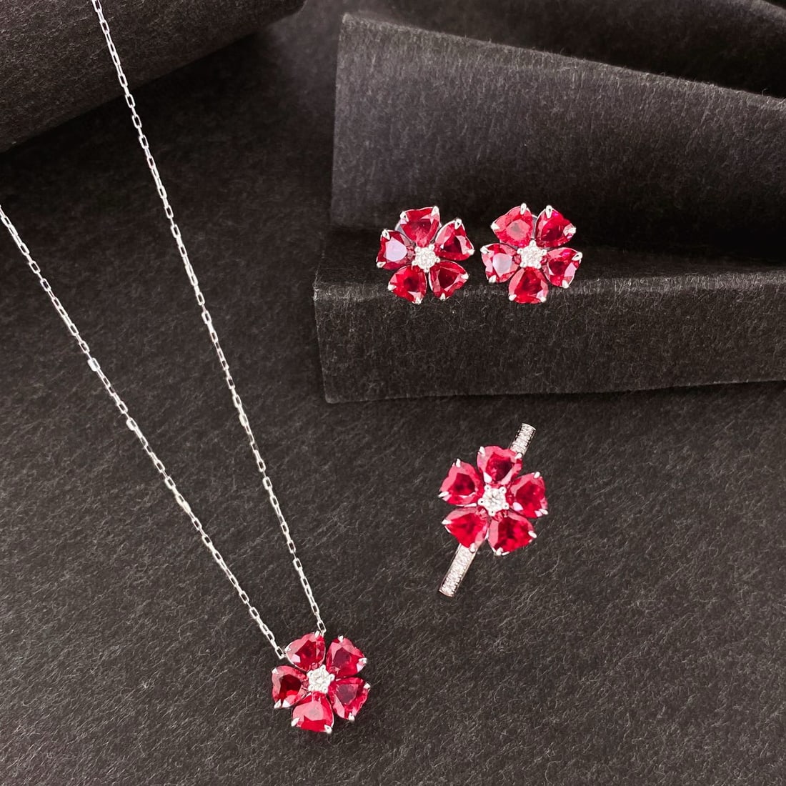 14k Gold 4.12 Ctw Natural Ruby & Diamond Jewelry Set: Ref:231000006 // gold content:14k gold // ring size:7. 25us // // necklace // main gemstone:ruby // shape:heart // carat weight:1. 03ct // color:pigeonblood red // treatment:natural // // adjacent