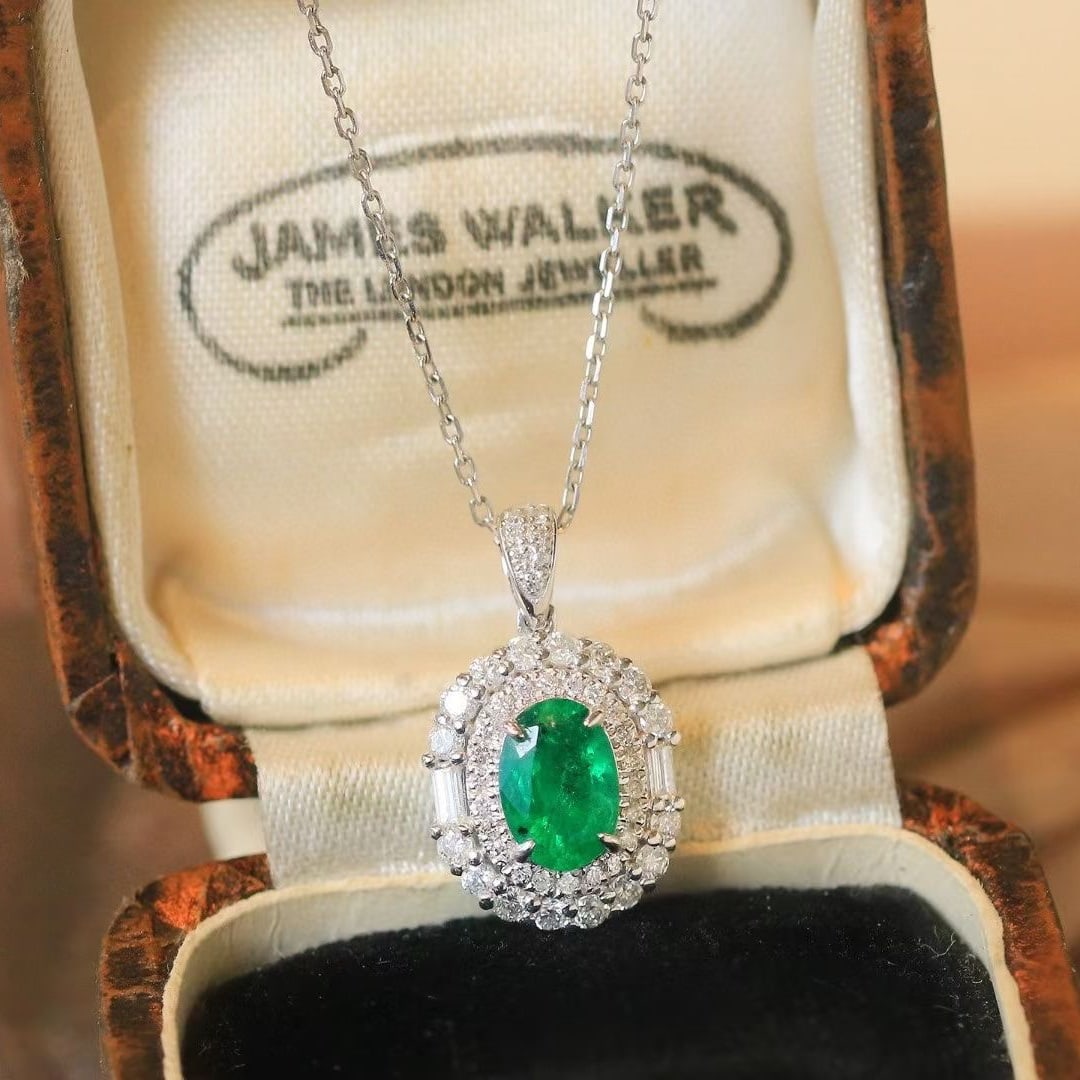 14k Gold 1.16 Ctw Vivid Green Natural Emerald & Diamond Pendant( Without Chain ): Ref:231000030 // gold content:14k gold // main gemstone:emerald // shape:oval // carat weight:0. 76ct // color:vivid green // treatment:natural // // adjacent gemstone 2 : diamond // shape:multiply