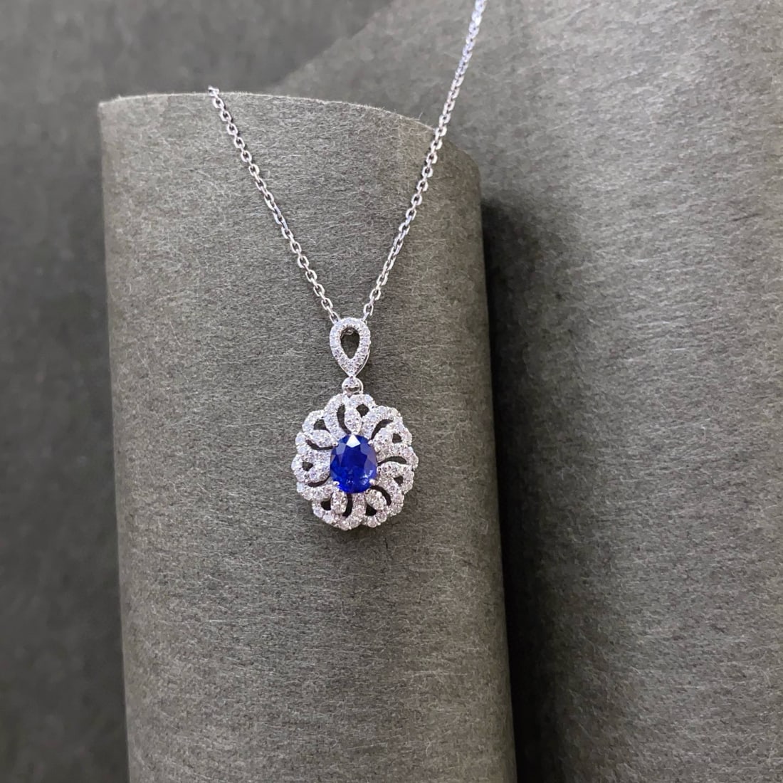 14k Gold 0.85 Ctw Natural Sapphire & Diamond Pendant( Without Chain ): Ref:231000060 // gold content:14k gold // main gemstone:sapphire // shape:oval // carat weight:0. 6ct // color:royal blue // treatment:natural // // adjacent gemstone 2 : diamond // shape:round //