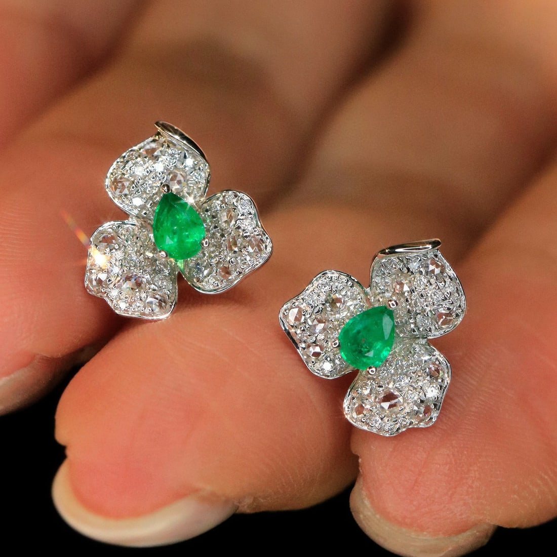 14k Gold 0.66 Ctw Vivid Green Natural Emerald & Diamond Earrings - 4