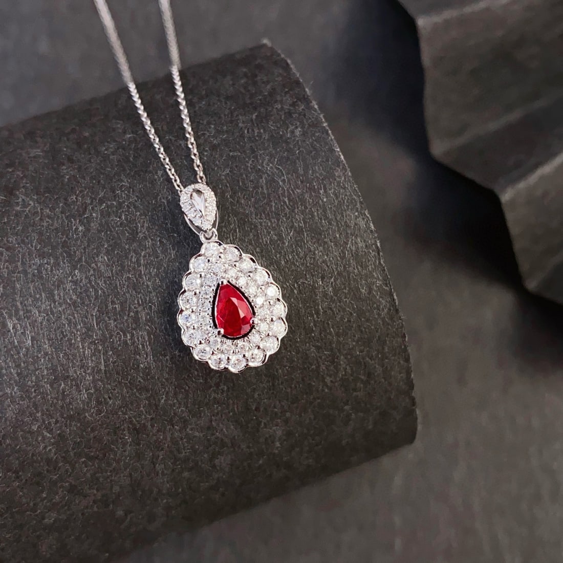 14k Gold 0.81 Ctw Natural Ruby & Diamond Pendant( Without Chain ): Ref:231000108 // gold content:14k gold // main gemstone:ruby // shape:pear // carat weight:0. 33ct // color:pigeonblood red // treatment:natural // // adjacent gemstone 2 : diamond // shape:round