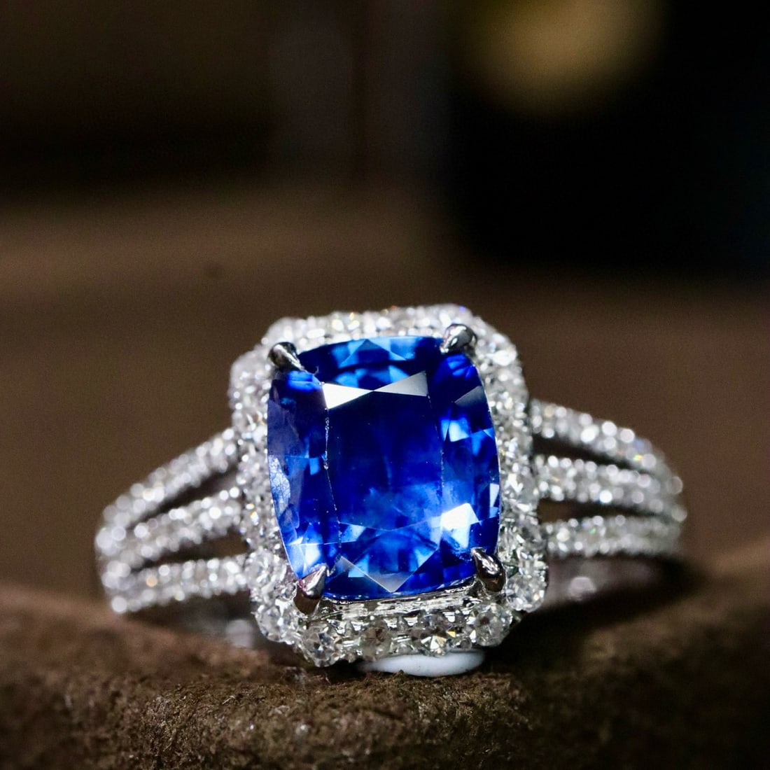 14k Gold 1.79 Ctw Natural Sapphire & Diamond Ring: Ref:231000123 // gold content:14k gold // ring size:7. 25us // // main gemstone:sapphire // shape:cushion // carat weight:1. 51ct // color:blue // treatment:natural // // adjacent gemstone 2 :