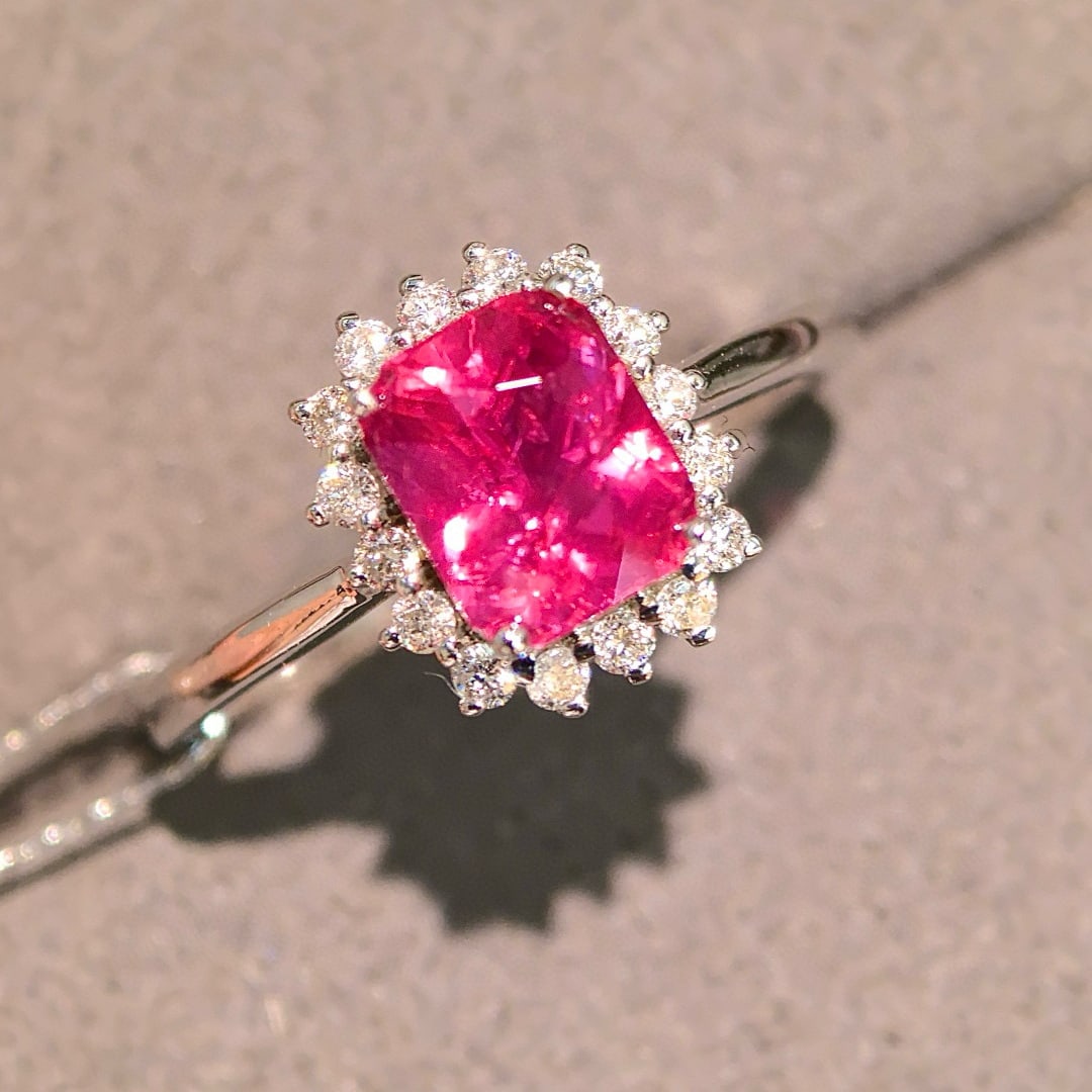 14k Gold 1.99 Ctw Natural Padparadscha Sapphire & Diamond Ring: Ref:231000125 // gold content:14k gold // ring size:7. 25us // // main gemstone:padparadscha sapphire // shape:cushion // carat weight:1. 75ct // color:padparadscha // treatment:natural // //