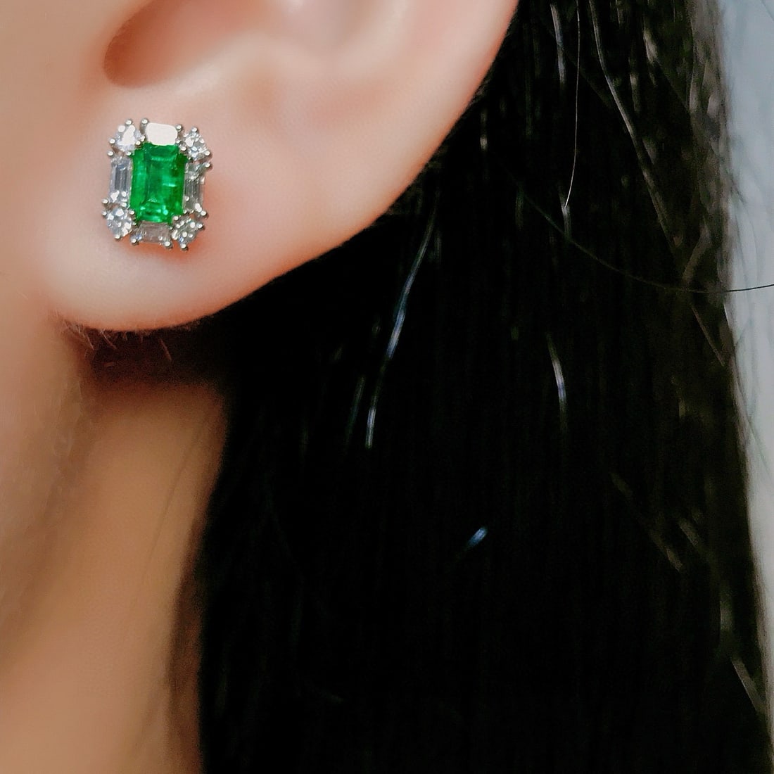14k Gold 0.95 Ctw Vivid Green Natural Emerald & Diamond Earrings - 4