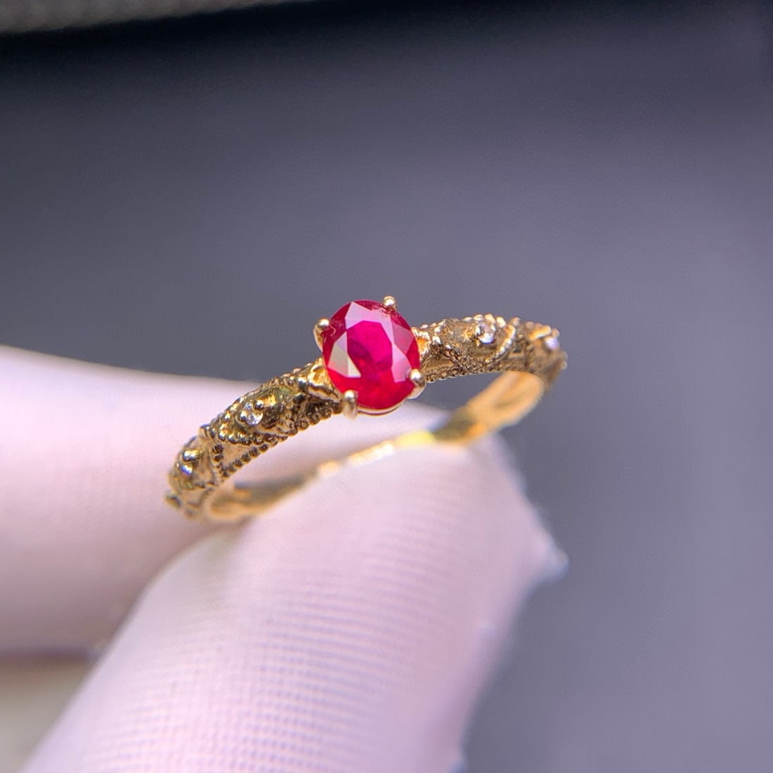 14k Gold 0.45 Ct Natural Ruby & Diamond Ring: Ref:231000203 // gold content:14k gold // ring size:7. 25us // // main gemstone:ruby // shape:oval // carat weight:0. 45ct // color:pigeonblood red // treatment:natural // // adjacent gemstone 2 :