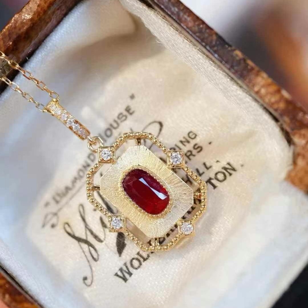 14k Gold 0.5 Ct Natural Ruby & Diamond Pendant( Without Chain ): Ref:231000240 // gold content:14k gold // main gemstone:ruby // shape:oval // carat weight:0. 5ct // color:pigeonblood red // treatment:natural // // adjacent gemstone 2 : diamond // shape:round //