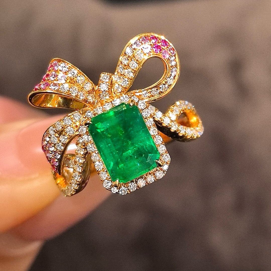 14k Gold 2.66 Ctw Vivid Green Natural Emerald & Diamond Ring: Ref:231000243 // gold content:14k gold // ring size:7. 25us // // main gemstone:emerald // shape:octagonal // carat weight:2ct // color:vivid green // treatment:natural // // adjacent gemstone 2 :