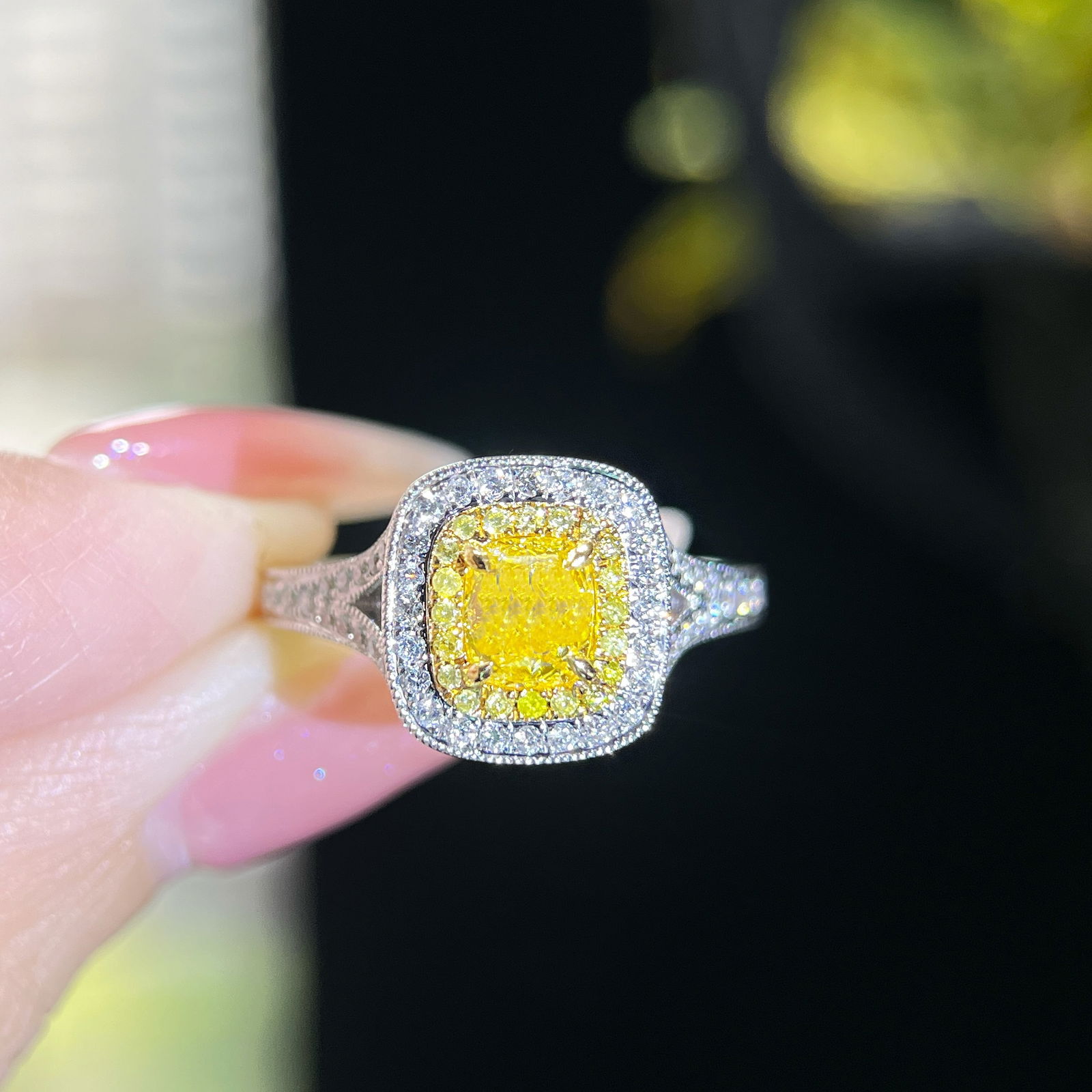 14k Gold 1.34 Ctw Natural Yellow Diamond & Diamond Ring: Ref:231000248 // gold content:14k gold // ring size:7. 25us // // main gemstone:yellow diamond // shape:cushion // carat weight:1. 00ct // color:yellow // treatment:natural // // adjacent gemstone