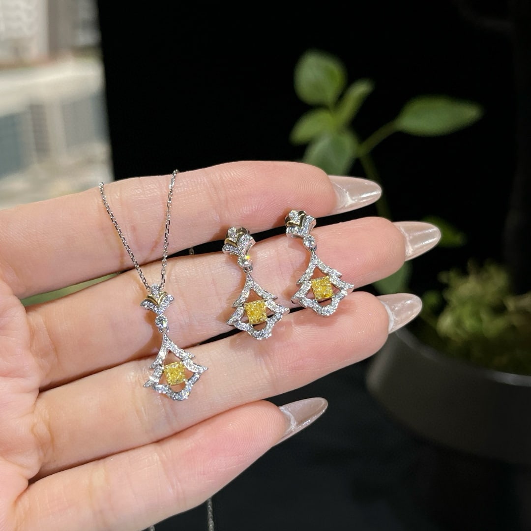 14k Gold 1.15 Ctw Natural Yellow Diamond & Diamond Jewelry Set: Ref:231000252 // gold content:14k gold // necklace // main gemstone:yellow diamond // shape:cushion // carat weight:0. 22ct // color:yellow // treatment:natural // // adjacent gemstone 2 : diamond