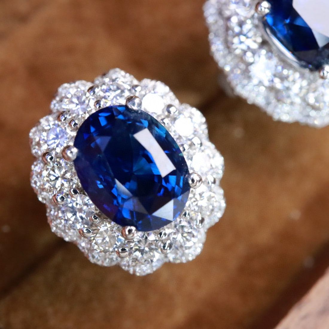 14k Gold 4.23 Ctw Natural Sapphire & Diamond Earrings: Ref:231000254 // gold content:14k gold // main gemstone:sapphire // shape:oval // carat weight:3. 18ct // color:royal blue // treatment:natural // // adjacent gemstone 2 : diamond // shape:round //