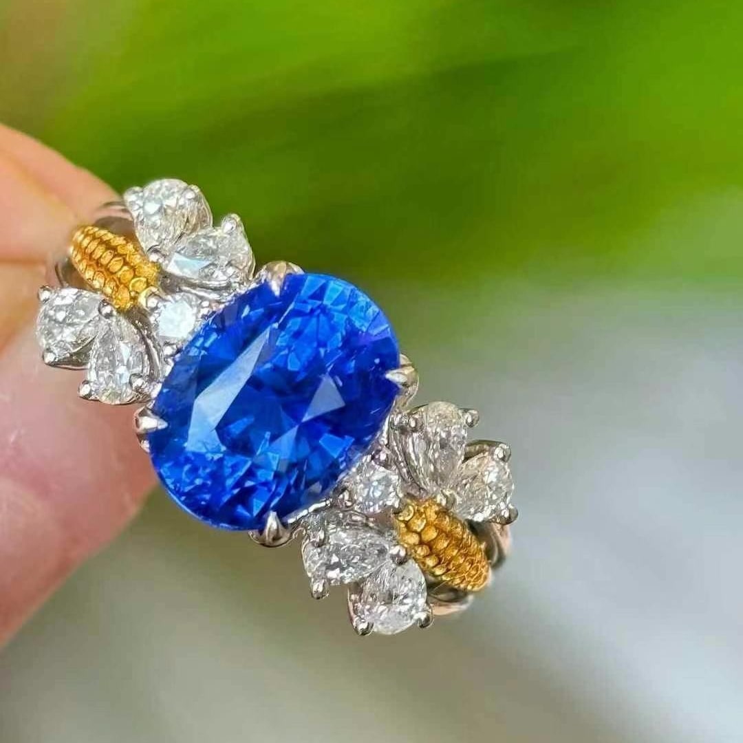 14k Gold 3.08 Ct Natural Sapphire & Diamond Ring: Ref:231000260 // gold content:14k gold // ring size:7. 25us // // main gemstone:sapphire // shape:oval // carat weight:3. 08ct // color:royal blue // treatment:natural // // adjacent gemstone 2 :