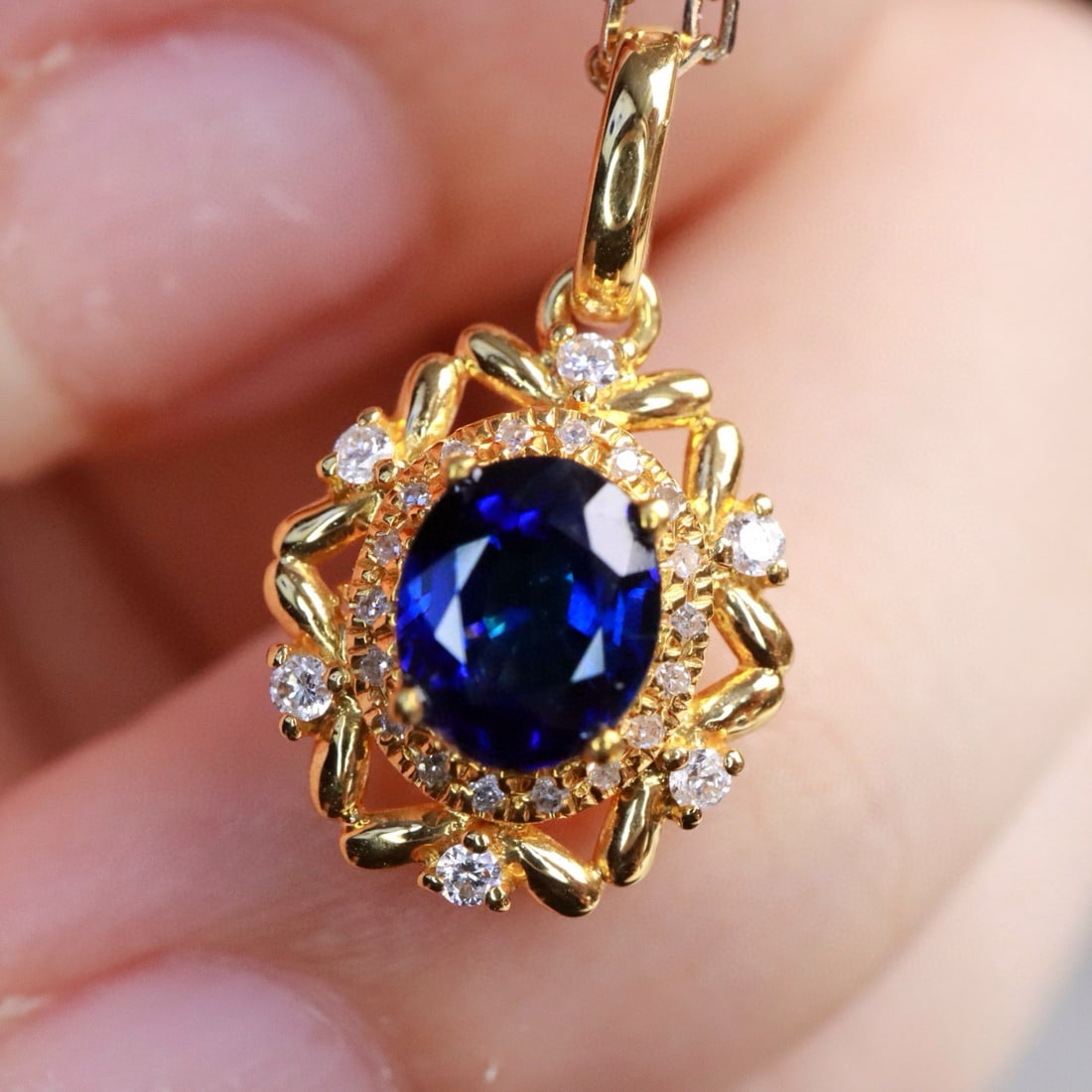 14k Gold 0.91 Ctw Natural Sapphire & Diamond Pendant( Without Chain ): Ref:231000261 // gold content:14k gold // main gemstone:sapphire // shape:oval // carat weight:0. 8ct // color:royal blue // treatment:natural // // adjacent gemstone 2 : diamond // shape:round //