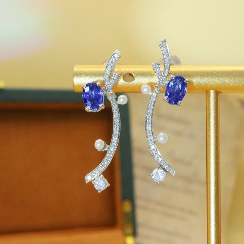 14k Gold 1.55 Ctw Natural Sapphire & Diamond Earrings: Ref:231000297 // gold content:14k gold // main gemstone:sapphire // shape:oval // carat weight:1. 32ct // color:blue // treatment:natural // // adjacent gemstone 2 : diamond // number of stones:66