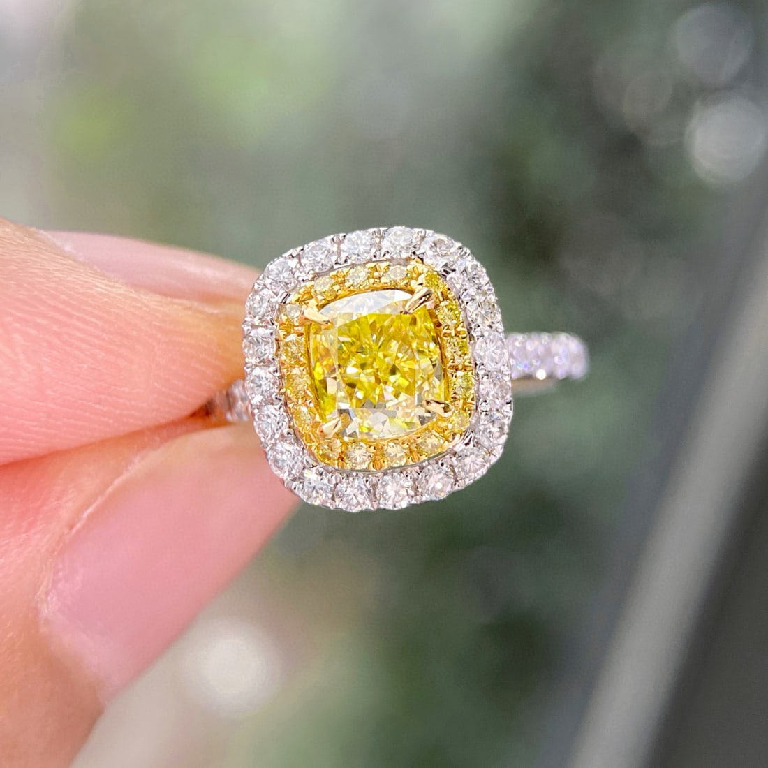 14k Gold 1.60 Ctw Natural Yellow Diamond & Diamond Ring: Ref:231000319 // gold content:14k gold // ring size:7. 25us // // main gemstone:yellow diamond // shape:cushion // carat weight:1. 01ct // color:yellow // treatment:natural // // adjacent gemstone