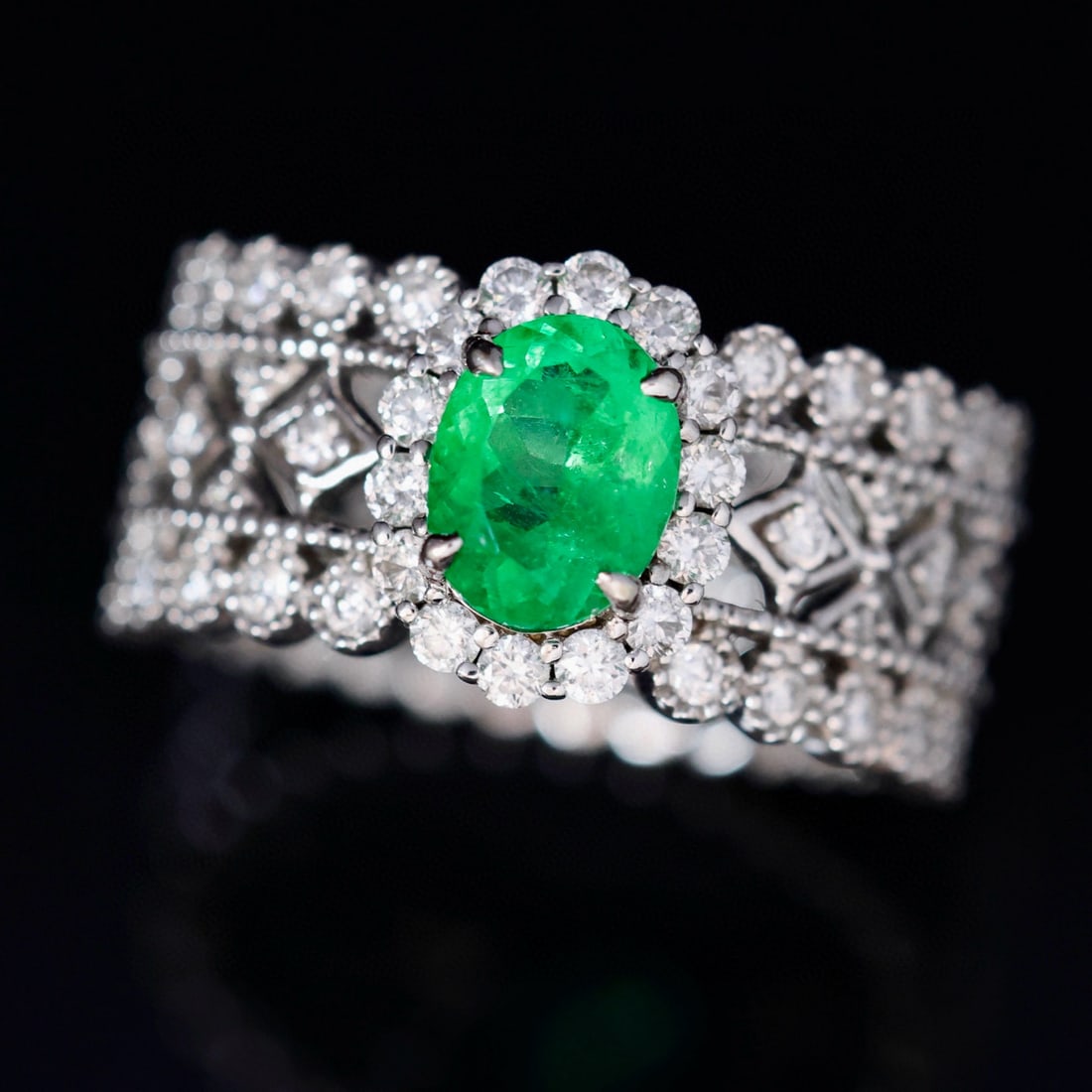 14k Gold 1.34 Ctw Vivid Green Natural Emerald & Diamond Ring: Ref:231000322 // gold content:14k gold // ring size:7. 25us // // main gemstone:emerald // shape:oval // carat weight:0. 74ct // color:vivid green // treatment:natural // // adjacent gemstone 2 :