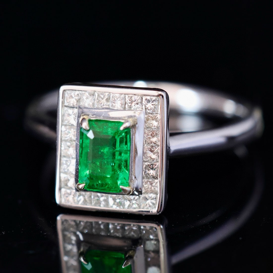 14k Gold 1.10 Ctw Vivid Green Natural Emerald & Diamond Ring: Ref:231000327 // gold content:14k gold // ring size:7. 25us // // main gemstone:emerald // shape:octagonal // carat weight:0. 65ct // color:vivid green // treatment:natural // // adjacent gemstone