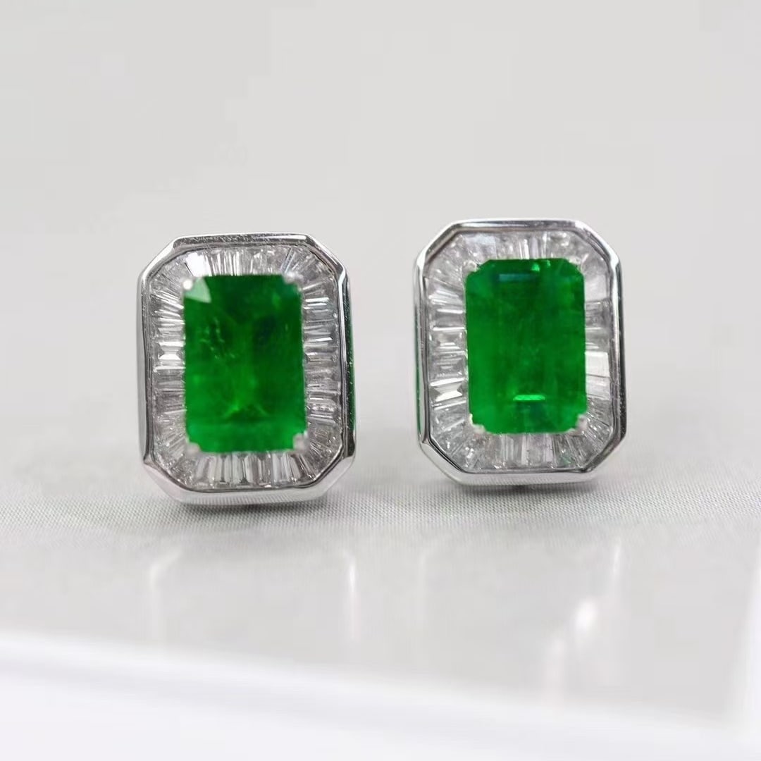 14k Gold 1.80 Ctw Vivid Green Natural Emerald & Diamond Earrings: Ref:231000328 // gold content:14k gold // main gemstone:emerald // shape:octagonal // carat weight:1. 45ct // color:vivid green // treatment:natural // // adjacent gemstone 2 : diamond //