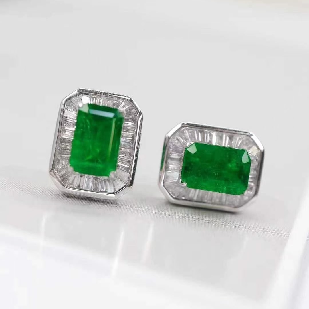 14k Gold 1.80 Ctw Vivid Green Natural Emerald & Diamond Earrings - 3