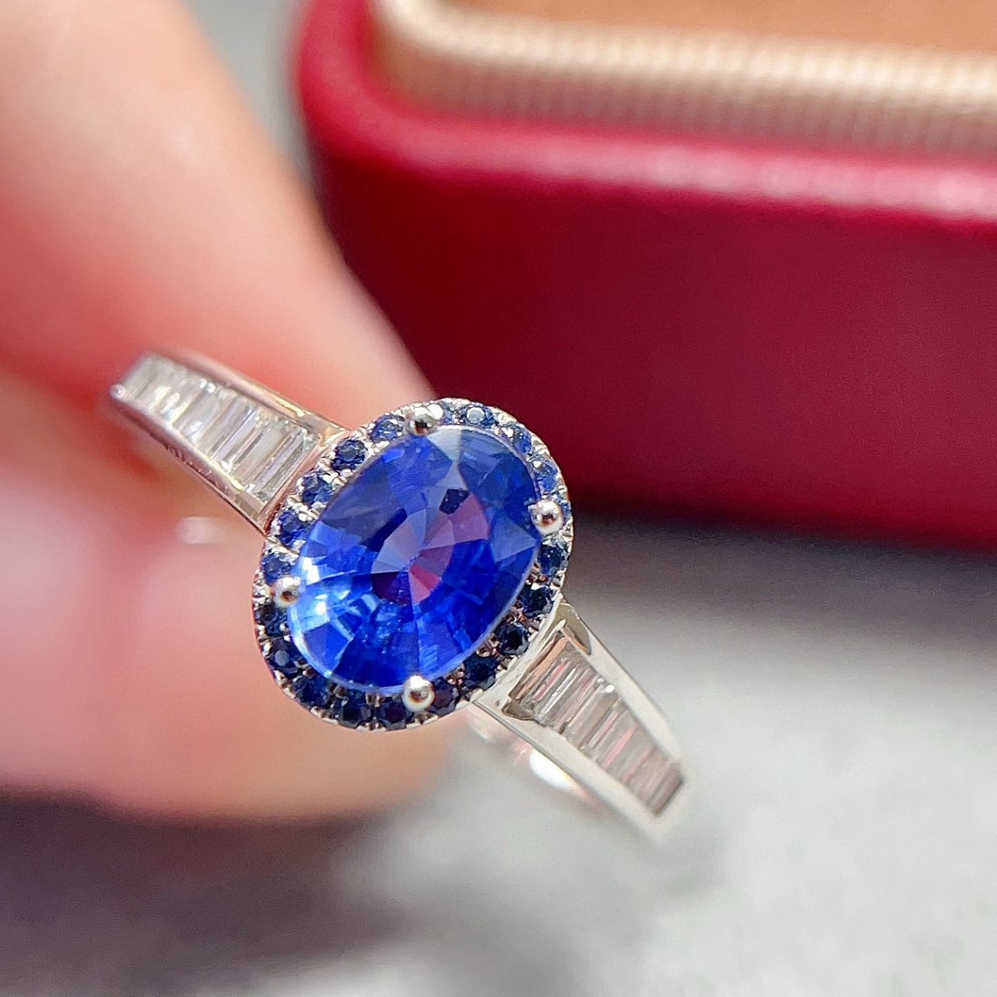14k Gold 1 Ct Natural Sapphire & Diamond & Sapphire Ring: Ref:231000335 // gold content:14k gold // ring size:7. 25us // // main gemstone:sapphire // shape:oval // carat weight:1ct // color:cornflower blue // treatment:natural // // adjacent gemstone 2 :