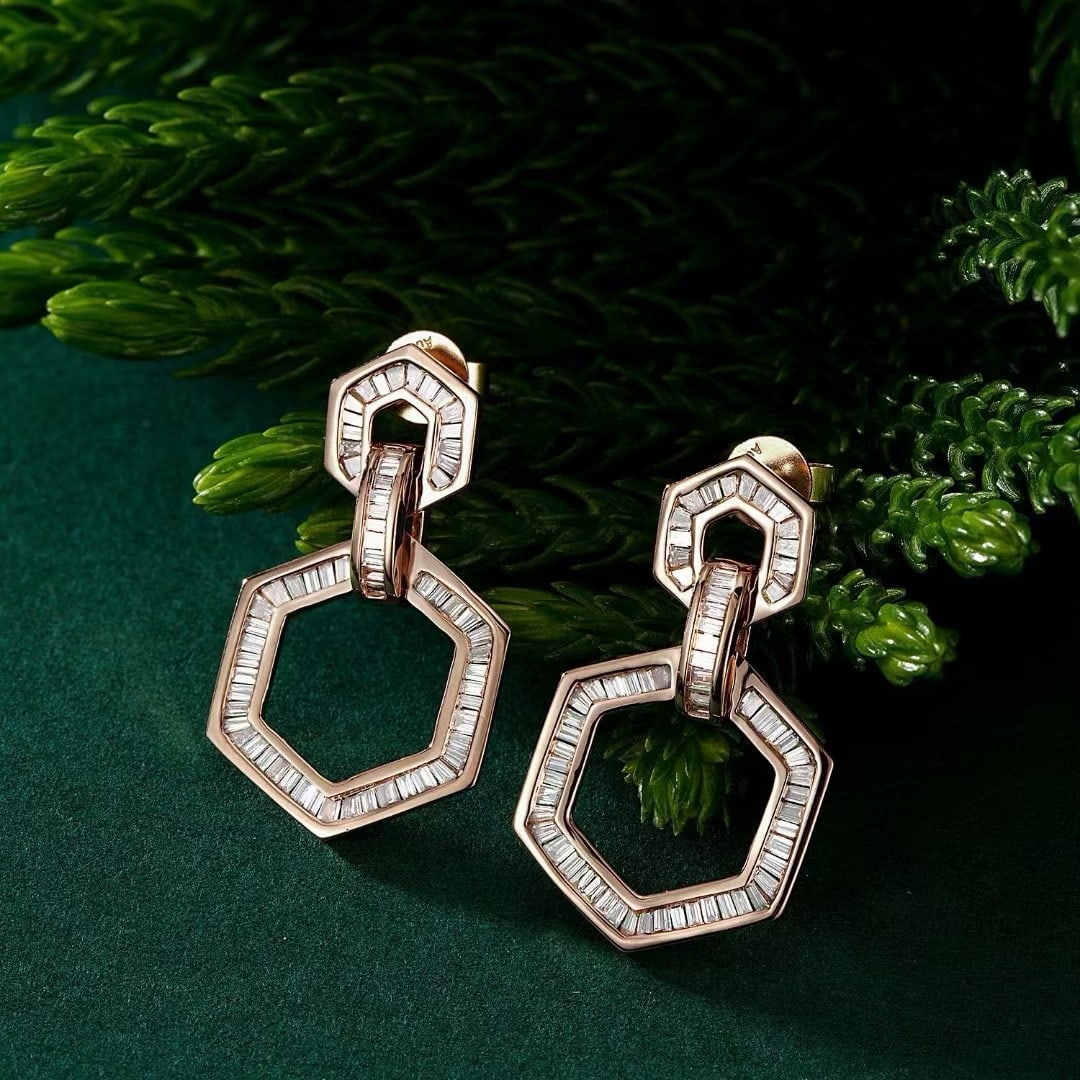 14k Gold 0.76 Ct Natural H Diamond Earrings: Ref:231000347 // gold content:14k gold // main gemstone:diamond // shape:baguette // carat weight:0. 76ct // clarity grade:vs-si // color:h // treatment:natural // Condition: NewLow Estimate: