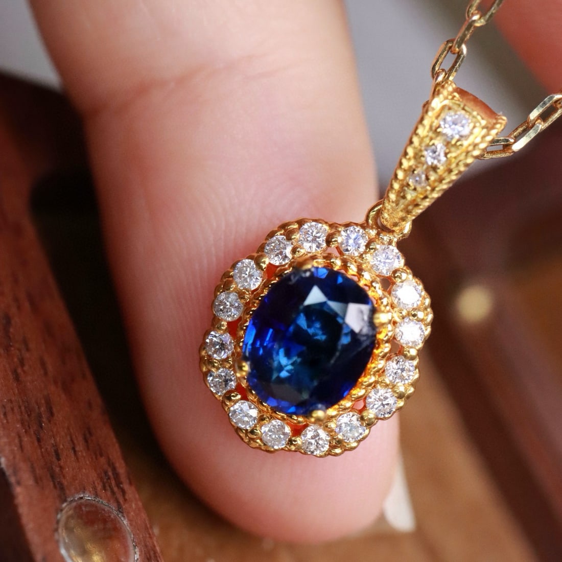 14k Gold 0.90 Ctw Natural Sapphire & Diamond Pendant( Without Chain ): Ref:231000363 // gold content:14k gold // main gemstone:sapphire // shape:oval // carat weight:0. 72ct // color:royal blue // treatment:natural // // adjacent gemstone 2 : diamond // shape:round //