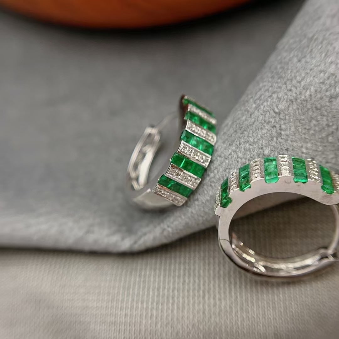 14k Gold 1.30 Ct Natural Emerald & Diamond Earrings - 4