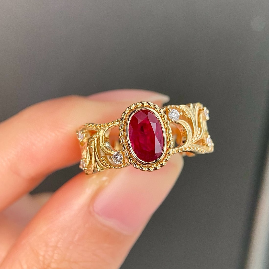 14k Gold 1.12 Ctw Natural Ruby & Diamond Ring: Ref:231000394 // gold content:14k gold // ring size:7. 25us // // main gemstone:ruby // shape:oval // carat weight:1. 02ct // color:pigeonblood red // treatment:natural // // adjacent gemstone 2 :