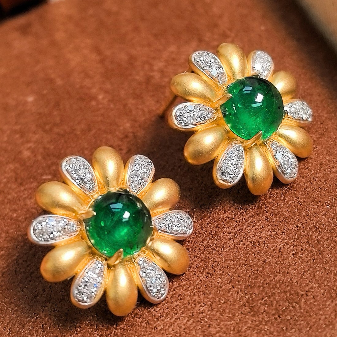 14k Gold 2.92 Ctw Vivid Green Natural Emerald & Diamond Earrings - 3
