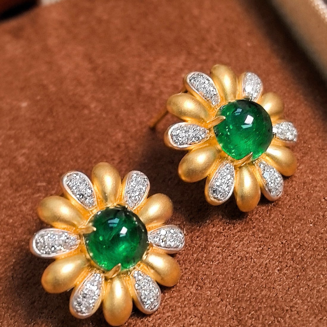 14k Gold 2.92 Ctw Vivid Green Natural Emerald & Diamond Earrings - 4