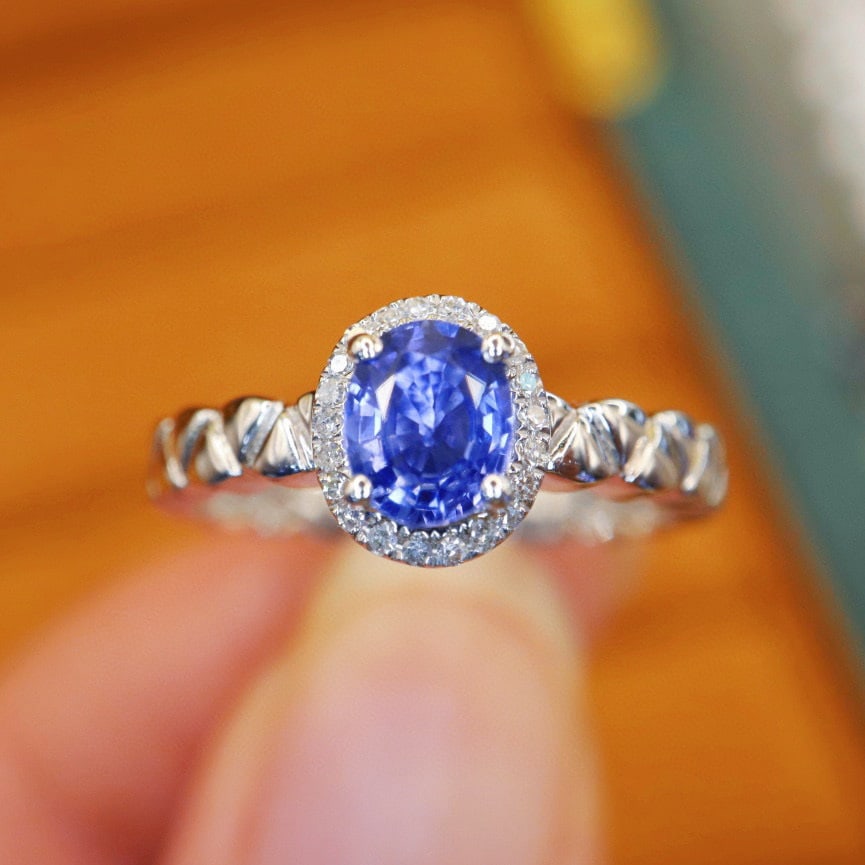 14k Gold 0.90 Ctw Natural Sapphire & Diamond Ring: Ref:231000418 // gold content:14k gold // ring size:7. 25us // // main gemstone:sapphire // shape:oval // carat weight:0. 80ct // color:blue // treatment:natural // // adjacent gemstone 2 :