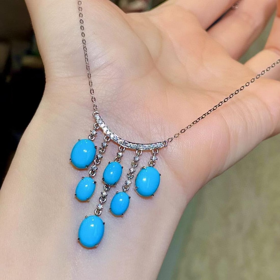 14k Gold 7.73 Ctw Natural Blue Turquoise & Diamond Necklace: Ref:231101015 // gold content:14k gold // main gemstone:blue turquoise // shape:oval // carat weight:7. 49ct // color:blue // treatment:natural // // adjacent gemstone 2 : diamond // shape:round //