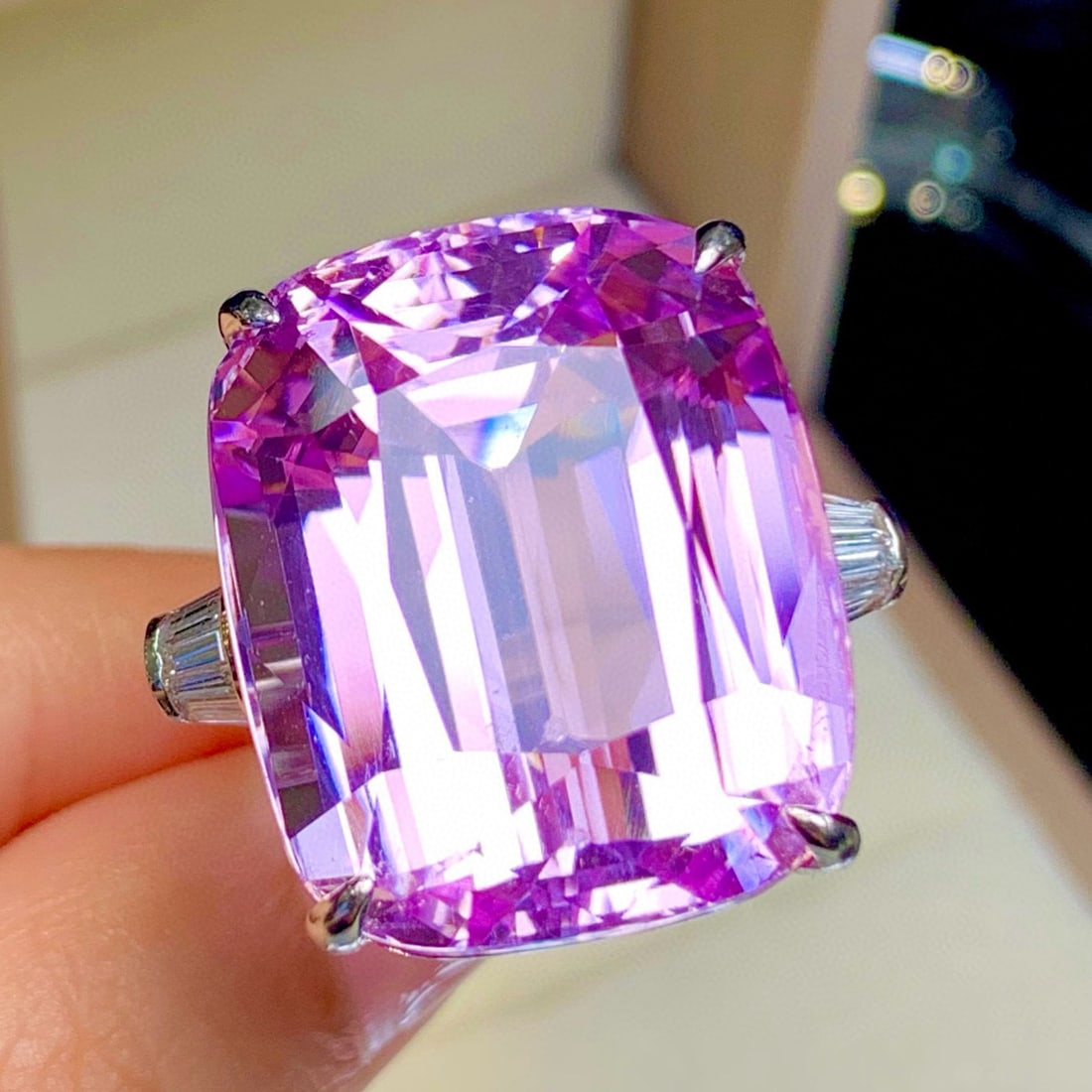 14k Gold 62.45 Ct Natural Kunzite & Diamond Ring: Ref:231101016 // gold content:14k gold // ring size:7. 25us // // main gemstone:kunzite // shape:cushion // carat weight:62. 45ct // color:purple // treatment:natural // // adjacent gemstone 2 :