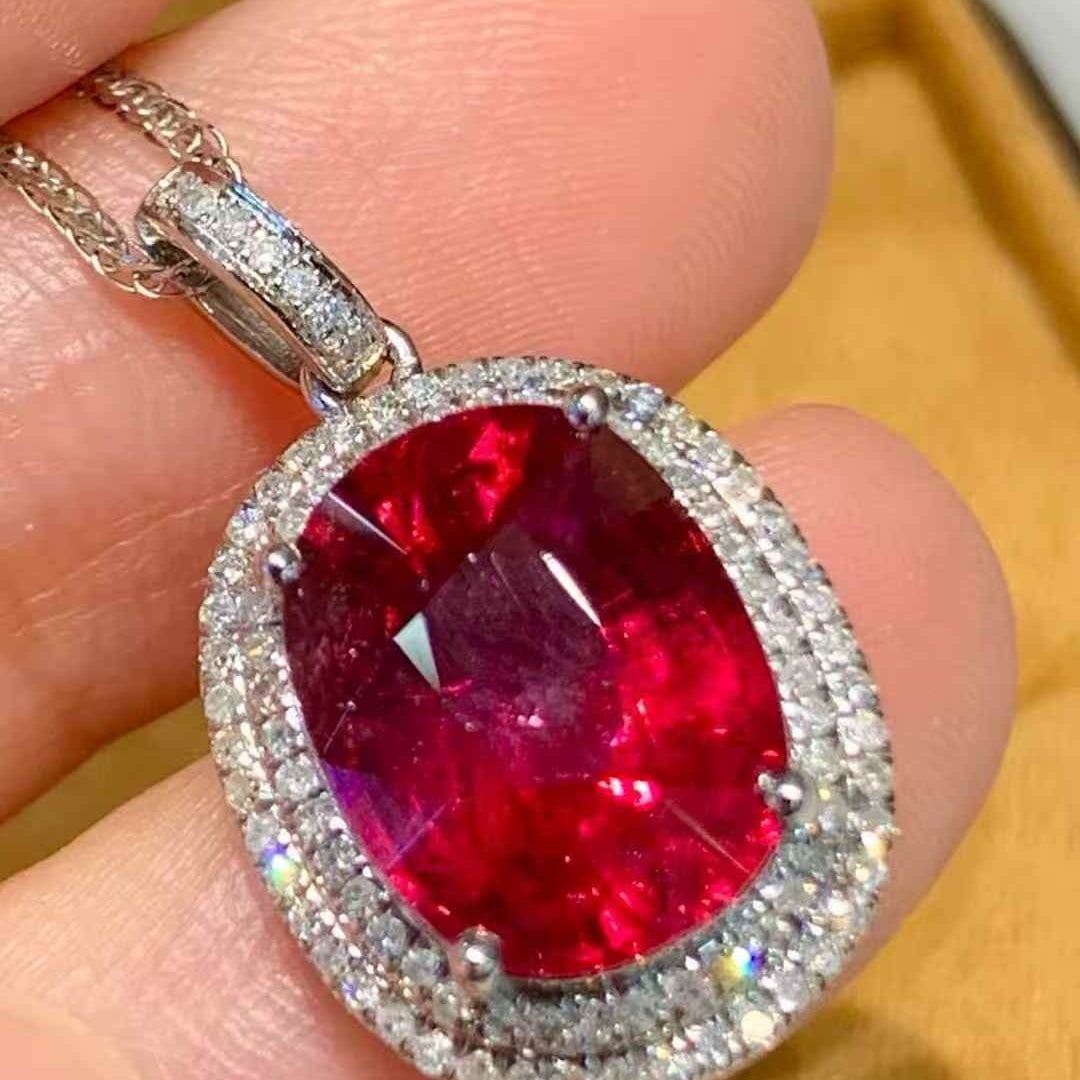14k Gold 4.5 Ct Natural Tourmaline & Diamond Pendant( Without Chain ): Ref:231101052 // gold content:14k gold // main gemstone:tourmaline // shape:oval // carat weight:4. 5ct // color:red // treatment:natural // // adjacent gemstone 2 : diamond // shape:round //