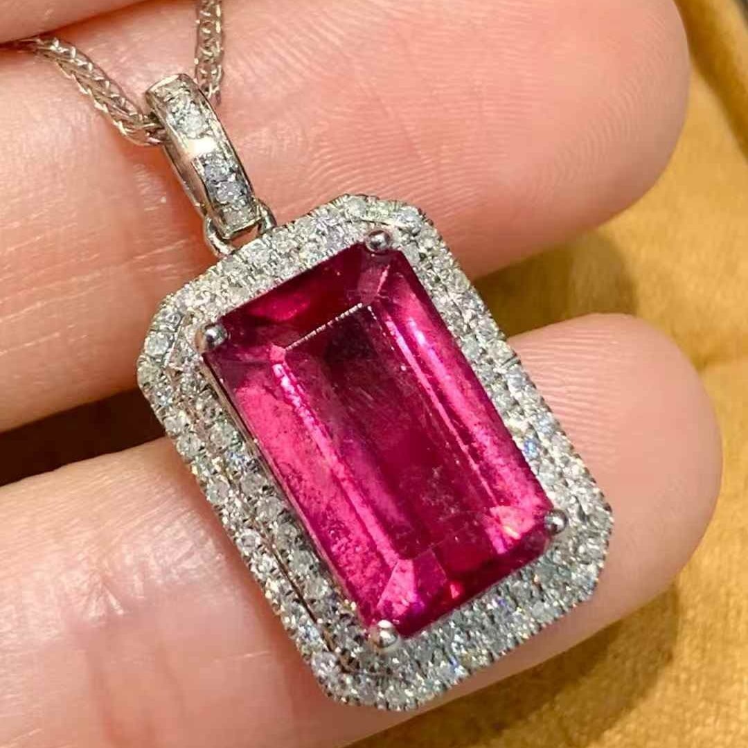 14k Gold 4.55 Ct Natural Tourmaline & Diamond Pendant( Without Chain ): Ref:231101094 // gold content:14k gold // main gemstone:tourmaline // shape:octagonal // carat weight:4. 55ct // color:red // treatment:natural // // adjacent gemstone 2 : diamond // shape:round //