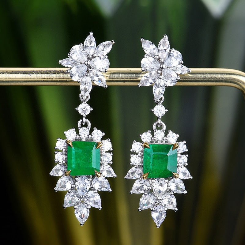 14k Gold 1.77 Ct Natural Emerald & Sapphire Earrings: Ref:231101110 // gold content:14k gold // main gemstone:emerald // shape:octagonal // carat weight:1. 77ct // color:green // treatment:natural // // adjacent gemstone 2 : sapphire // number of
