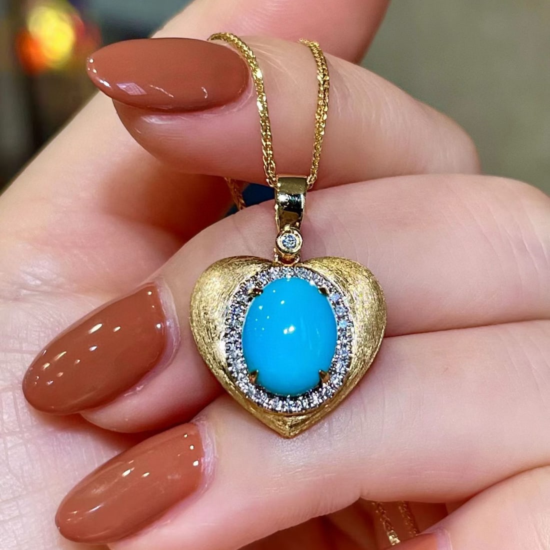 14k Gold 2.70 Ctw Natural Blue Turquoise & Diamond Pendant( Without Chain ): Ref:231101134 // gold content:14k gold // main gemstone:blue turquoise // shape:oval // carat weight:2. 55ct // color:blue // treatment:natural // // adjacent gemstone 2 : diamond // shape:round //