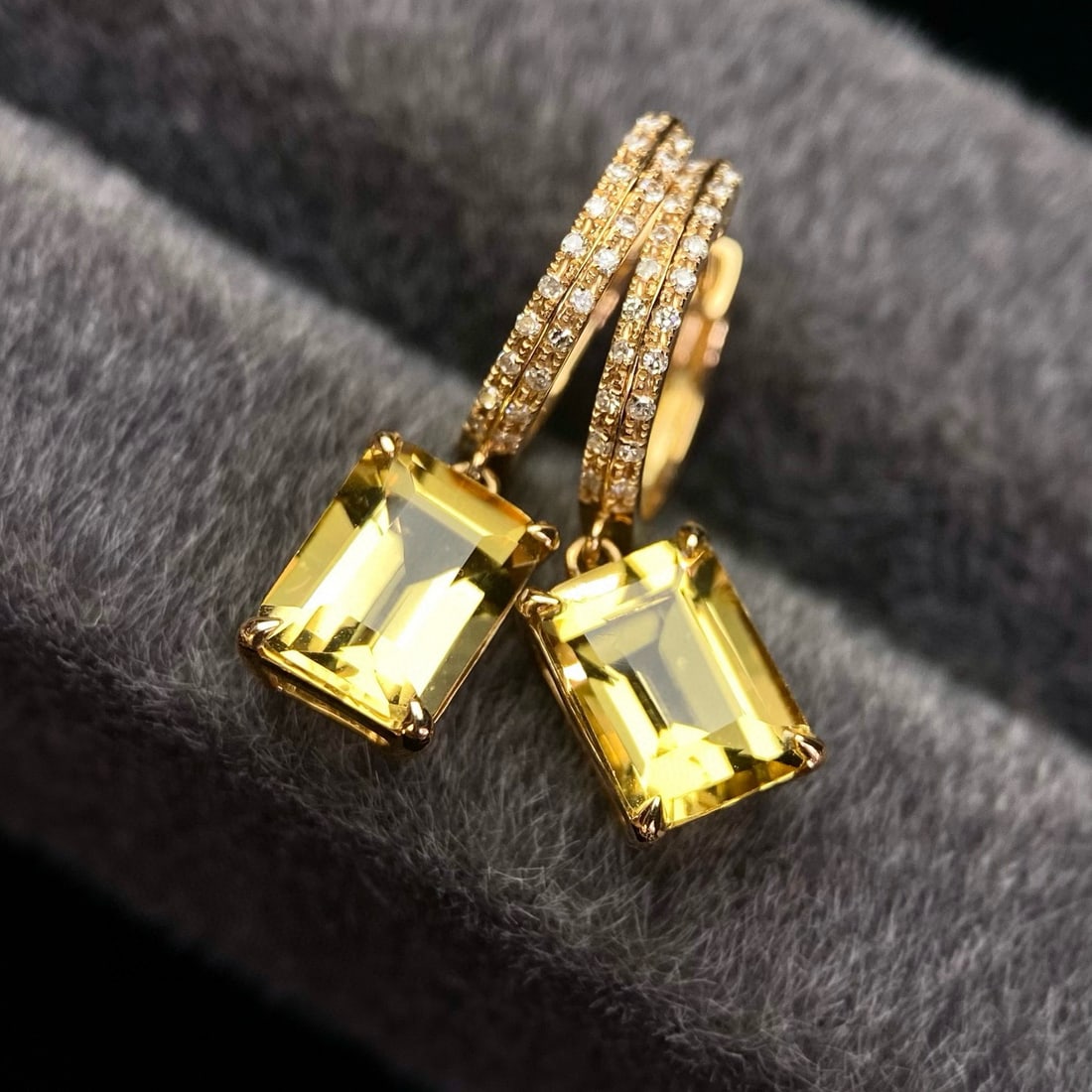 14k Gold 2.63 Ct Natural Citrine & Diamond Earrings: Ref:231101138 // gold content:14k gold // main gemstone:citrine // shape:octagonal // carat weight:2. 63ct // color:yellow // treatment:natural // // adjacent gemstone 2 : diamond // number of stones: