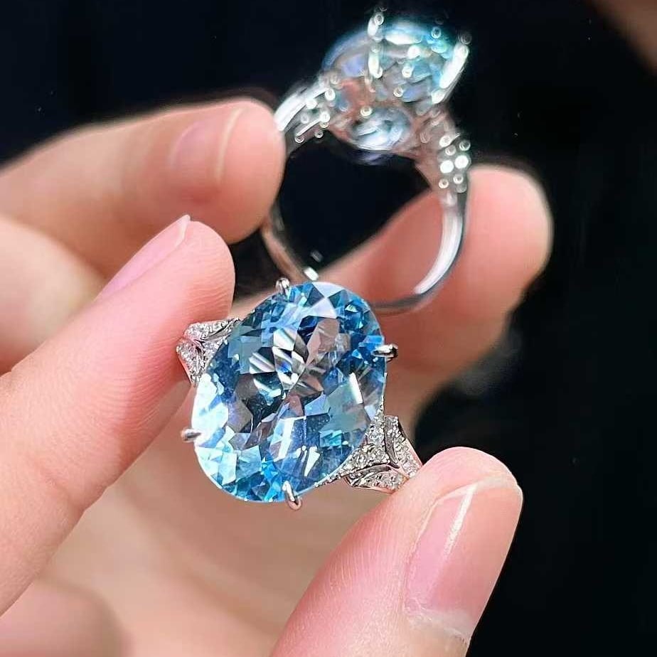 14k Gold 6.99 Ctw Natural Aquamarine & Diamond Ring: Ref:231101175 // gold content:14k gold // ring size:7. 25us // // main gemstone:aquamarine // shape:oval // carat weight:6. 69ct // color:blue // treatment:natural // // adjacent gemstone 2 :