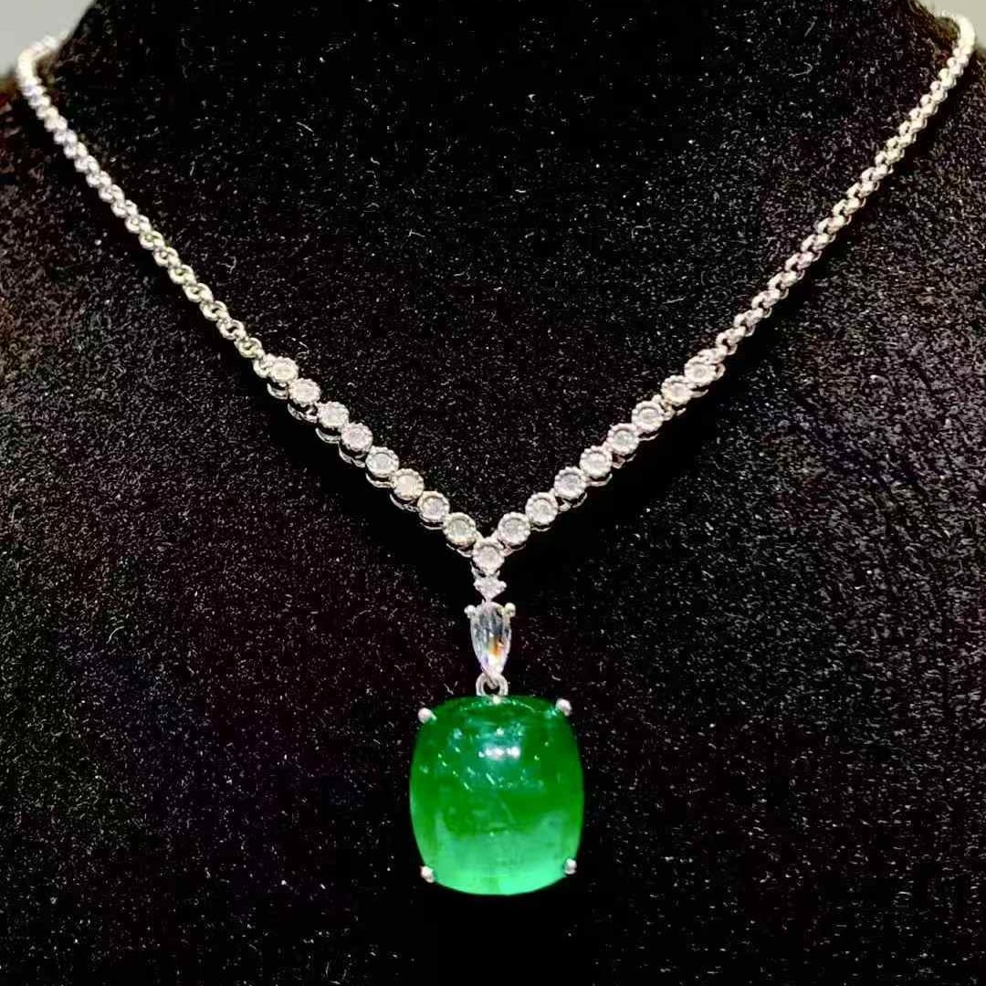 14k Gold 5.50 Ct Natural Emerald & Diamond Necklace: Ref:231101190 // gold content:14k gold // main gemstone:emerald // shape:sugar-loaf // carat weight:5. 50ct // color:green // treatment:natural // // adjacent gemstone 2 : diamond // shape:multiple