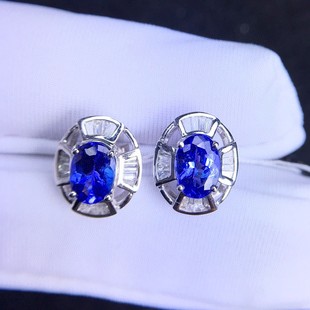14k Gold 2.5 Ct Natural Tanzanite & Diamond Earrings: Ref:231101245 // gold content:14k gold // main gemstone:tanzanite // shape:oval // carat weight:2. 5ct // color:blue // treatment:natural // // adjacent gemstone 2 : diamond // shape:baguette //
