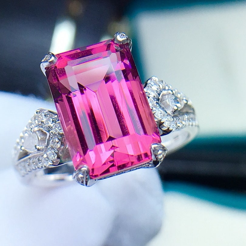 14k Gold 5.9 Ct Natural Tourmaline & Diamond Ring: Ref:231101246 // gold content:14k gold // ring size:7. 25us // // main gemstone:tourmaline // shape:octagonal // carat weight:5. 9ct // color:purplish red // treatment:natural // // adjacent