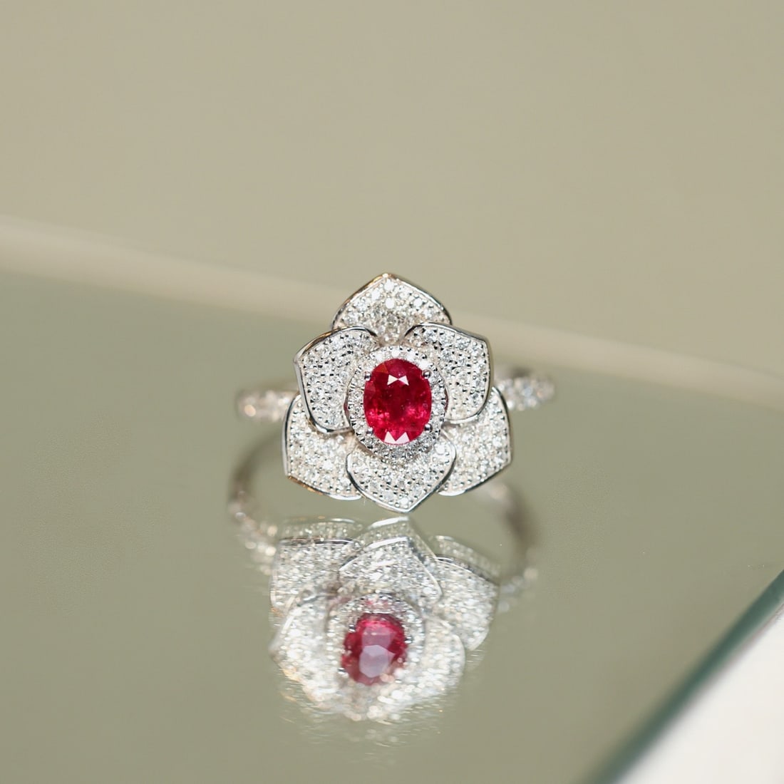 14k Gold 0.98 Ctw Natural Ruby & Diamond Ring: Ref:231102037 // gold content:14k gold // ring size:7. 25us // // main gemstone:ruby // shape:oval // carat weight:0. 5ct // color:red // treatment:natural // // adjacent gemstone 2 : diamond //